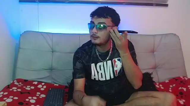 Snapshot of Valentin_peach chatting on November 2025 06:36:02 AM Valentin peach online show from November 2025 06:36:02 AM