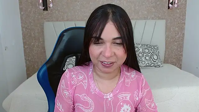 AliceSmiith  online show from October 2025 05:57:01 PM