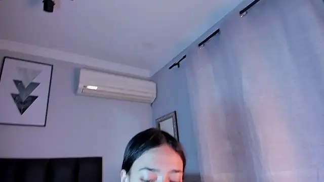 miIa bratz online show from October 2025 07:45:02 PM