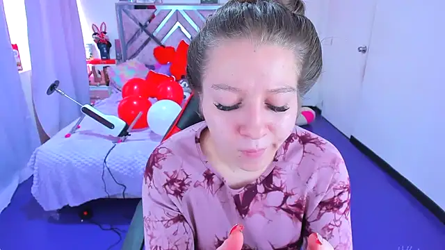 Snapshot of Luna_Analya chatting on February 2026 05:43:01 PM Luna Analya online show from February 2026 05:43:01 PM