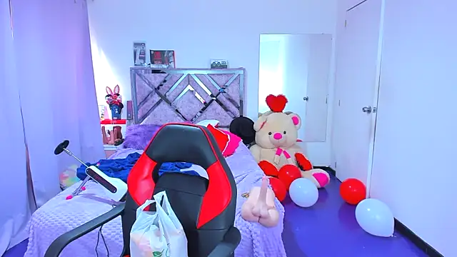 Snapshot of Luna_Analya chatting on February 2026 12:47:02 PM Luna Analya online show from February 2026 12:47:02 PM