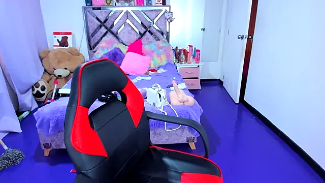 Snapshot of Luna_Analya chatting on March 2026 12:33:01 PM Luna Analya online show from March 2026 12:33:01 PM