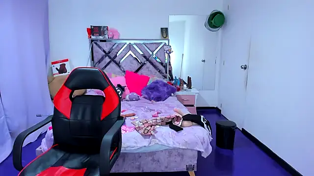 Snapshot of Luna_Analya chatting on April 2026 04:57:01 AM Luna Analya online show from April 2026 04:57:01 AM