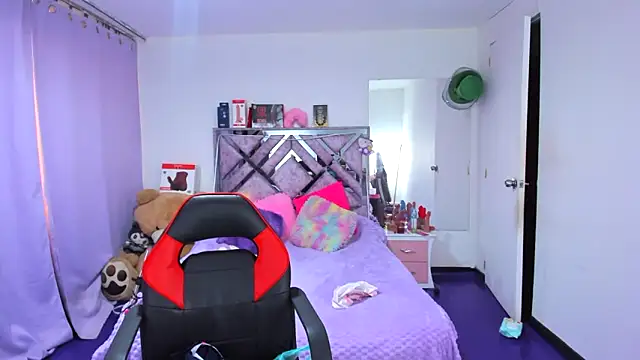 Snapshot of Luna_Analya chatting on April 2026 02:50:01 PM Luna Analya online show from April 2026 02:50:01 PM