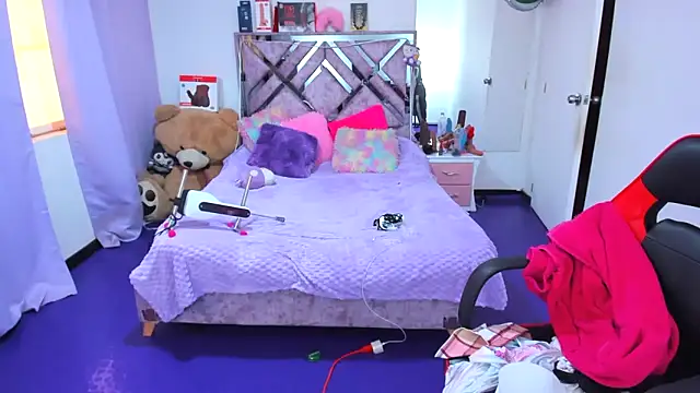 Snapshot of Luna_Analya chatting on April 2026 01:05:02 PM Luna Analya online show from April 2026 01:05:02 PM