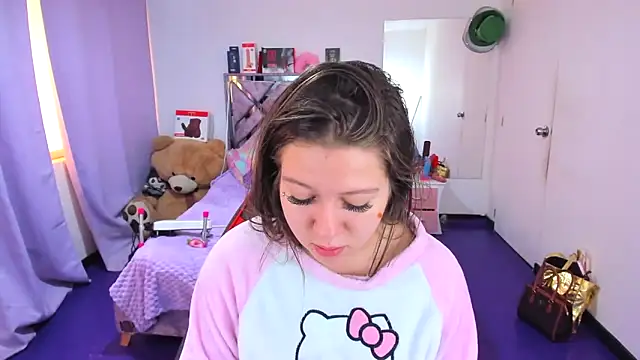 Snapshot of Luna_Analya chatting on April 2026 02:22:01 PM Luna Analya online show from April 2026 02:22:01 PM