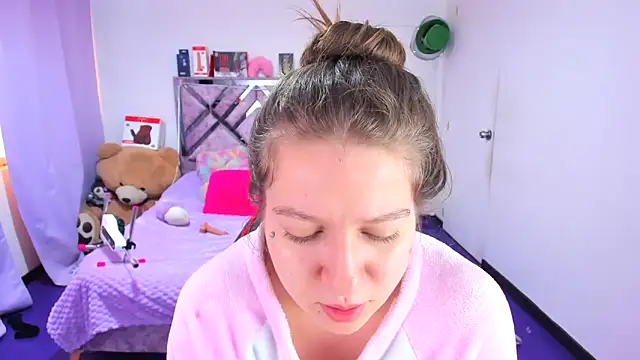 Snapshot of Luna_Analya chatting on April 2026 03:27:02 PM Luna Analya online show from April 2026 03:27:02 PM