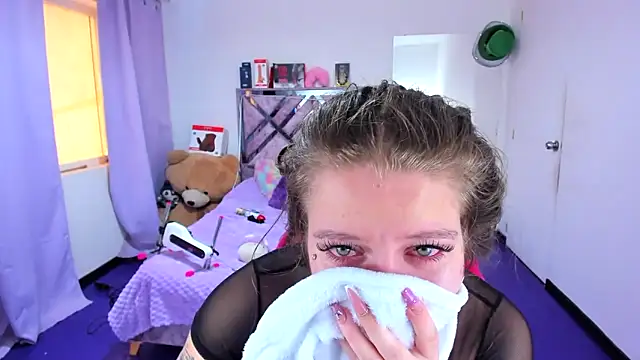 Snapshot of Luna_Analya chatting on April 2026 03:17:02 PM Luna Analya online show from April 2026 03:17:02 PM