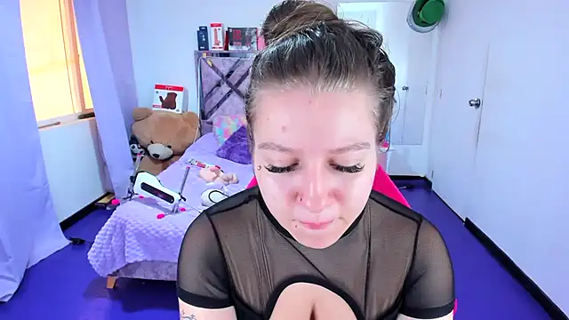 Snapshot of Luna_Analya chatting on April 2026 04:13:01 PM Luna Analya online show from April 2026 04:13:01 PM