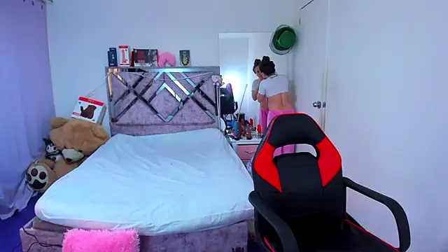 Snapshot of Luna_Analya chatting on April 2026 02:40:02 PM Luna Analya online show from April 2026 02:40:02 PM