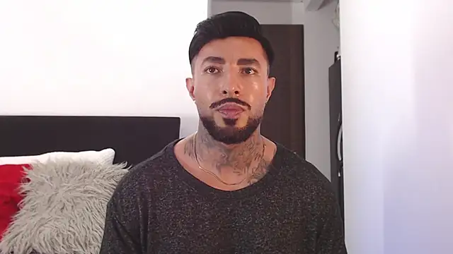 Snapshot of andrea_de_lucaa chatting on June 2026 04:43:02 AM andrea de lucaa online show from June 2026 04:43:02 AM