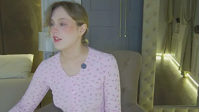 Snapshot of CaitlinSugar chatting on May 2026 04:42:02 AM CaitlinSugar online show from May 2026 04:42:02 AM
