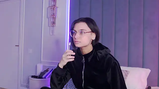 VioletAsh online show from February 2026 04:27:02 AM