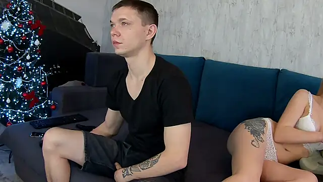 MonikaVAlex online show from December 2025 03:01:02 AM