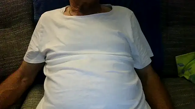 velikifant7 online show from November 2025 07:15:01 PM