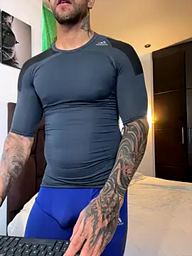 Snapshot of Tomy_maylon chatting on October 2025 03:35:01 PM Tomy maylon online show from October 2025 03:35:01 PM