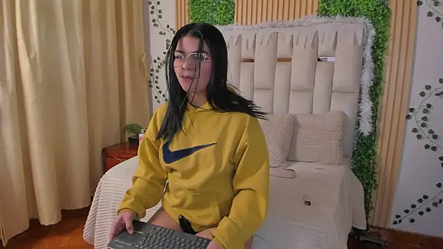 Jade Nmm online show from November 2025 01:04:01 PM