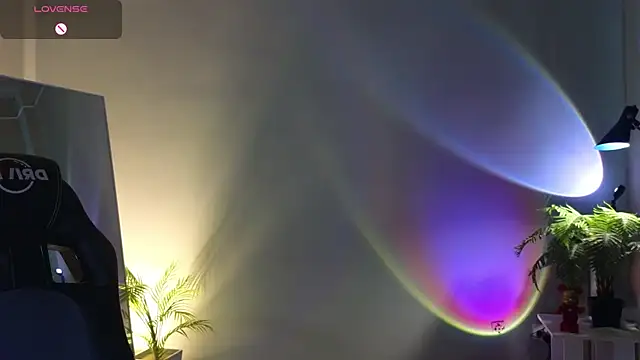 Lucy louras online show from September 2025 12:43:02 PM