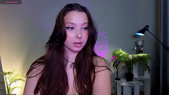 Lucy louras online show from October 2025 12:00:02 PM