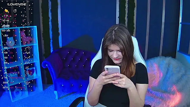 Lunamytrend online show from November 2025 06:13:01 AM