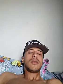 Snapshot of Santi2323xxX chatting on May 2026 09:42:02 PM Santi2323xxX online show from May 2026 09:42:02 PM