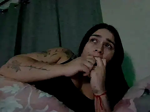 Snapshot of Denisutra777 chatting on May 2026 04:51:02 AM Denisutra777 online show from May 2026 04:51:02 AM