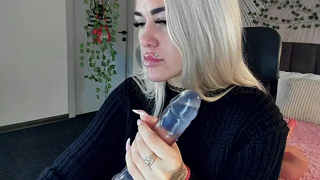 Kira Key online show from November 2025 01:59:02 AM