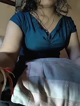 Snapshot of queenbuggi chatting on May 2026 08:21:01 AM queenbuggi online show from May 2026 08:21:01 AM