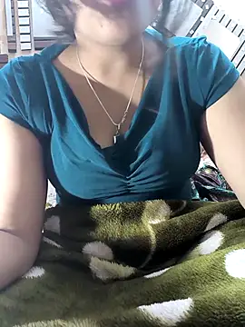 Snapshot of queenbuggi chatting on May 2026 04:25:02 PM queenbuggi online show from May 2026 04:25:02 PM