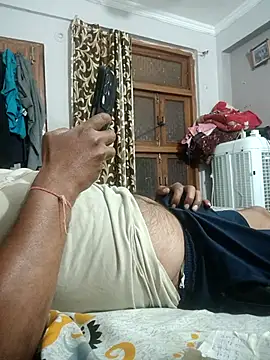 Snapshot of vardh033 chatting on April 2026 04:18:02 AM vardh033 online show from April 2026 04:18:02 AM