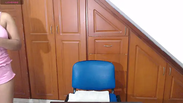 veronica em1 online show from November 2025 03:22:01 PM