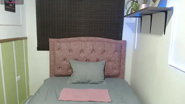 Snapshot of veronica_em1 chatting on April 2026 01:11:01 PM veronica em1 online show from April 2026 01:11:01 PM