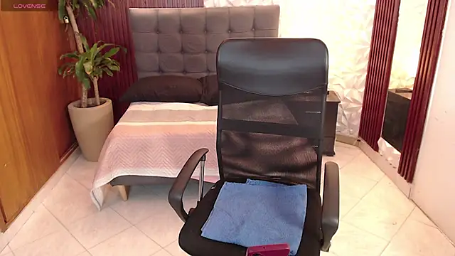 Snapshot of veronica_em1 chatting on May 2026 01:49:02 PM veronica em1 online show from May 2026 01:49:02 PM
