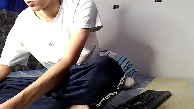 Snapshot of alexmark_ chatting on April 2026 05:04:02 PM alexmark online show from April 2026 05:04:02 PM