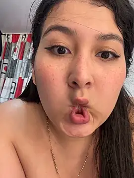 Snapshot of evelyn_1702 chatting on October 2025 03:27:01 AM evelyn 1702 online show from October 2025 03:27:01 AM