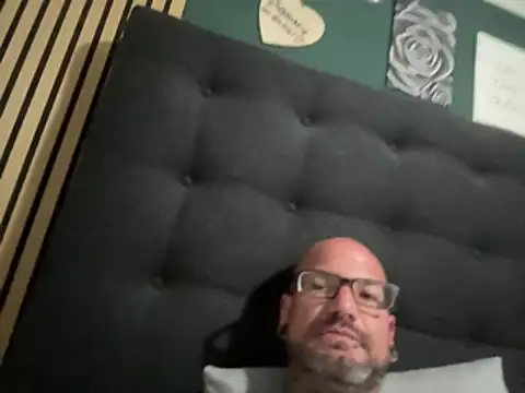 Snapshot of MichiDWT1312 chatting on June 2026 04:00:02 PM MichiDWT1312 online show from June 2026 04:00:02 PM