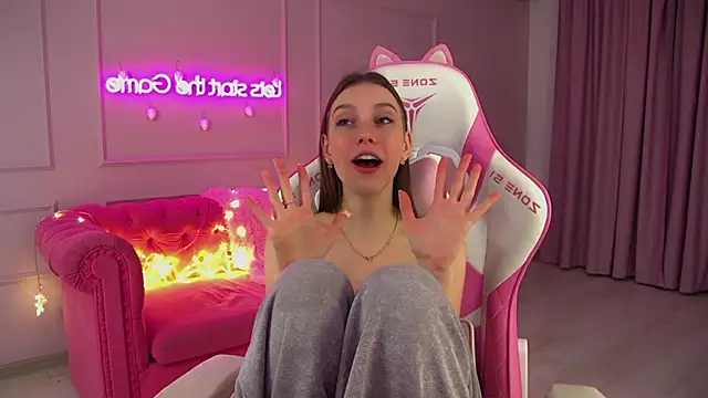 VeronicaVances online show from December 2025 06:25:02 PM