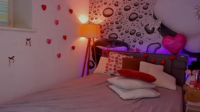 Snapshot of AlexaWilds chatting on February 2026 01:39:02 PM AlexaWilds online show from February 2026 01:39:02 PM