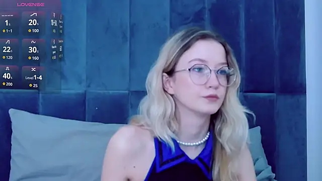 MaeLili online show from December 2025 04:09:01 AM