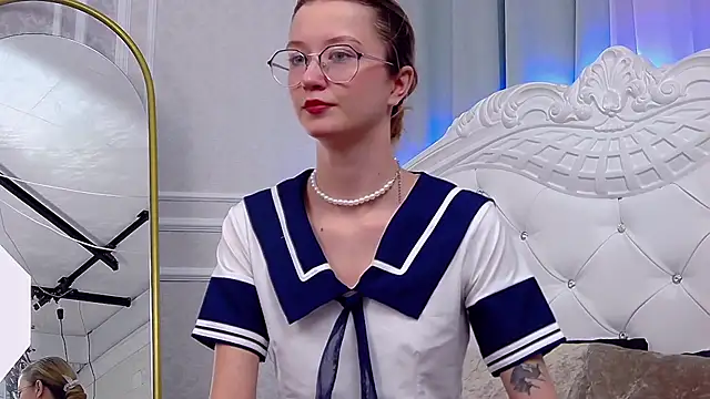 MaeLili online show from December 2025 12:32:01 PM