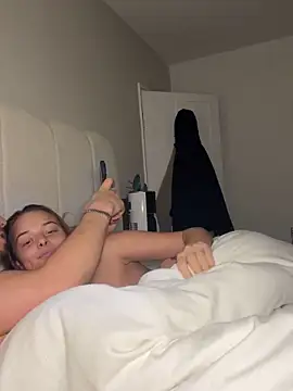 KayleeBella online show from November 2025 05:20:01 PM