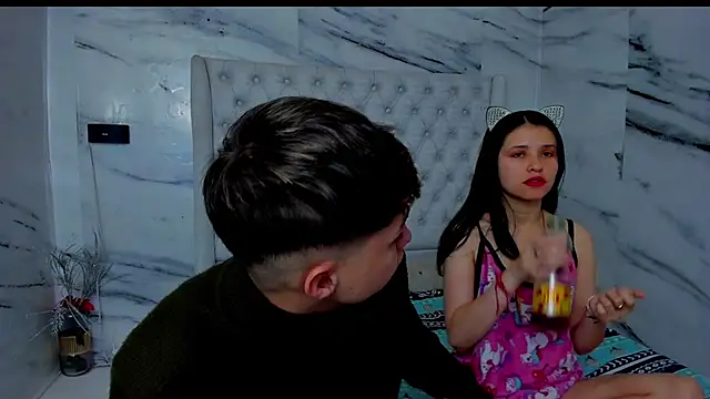 Ari and Storm online show from November 2025 01:11:02 PM