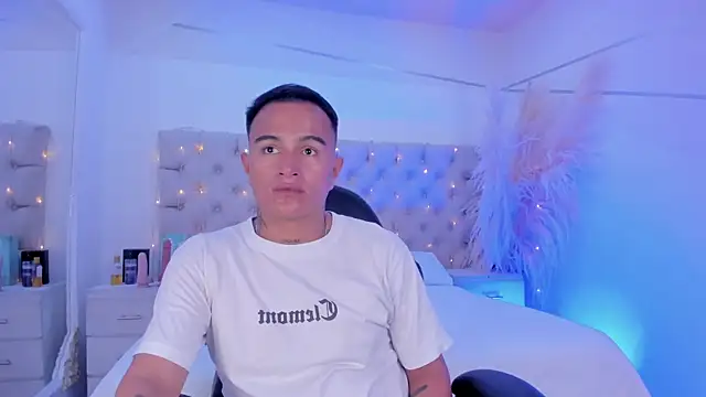 LiamDeep online show from December 2025 08:37:02 PM