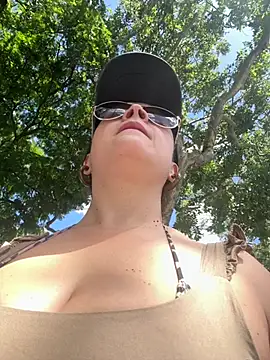 Snapshot of sophie_lopez1 chatting on June 2026 03:39:02 PM sophie lopez1 online show from June 2026 03:39:02 PM