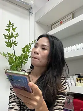 Baby-mmm online show from November 2025 01:32:01 PM