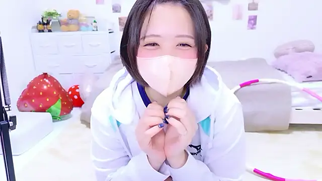 Snapshot of Hinata_Sun chatting on May 2026 12:02:01 PM Hinata Sun online show from May 2026 12:02:01 PM