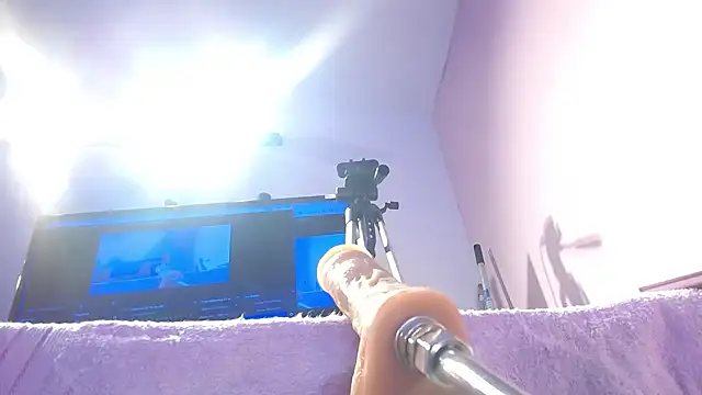 Missy Aprill online show from December 2025 12:44:02 PM