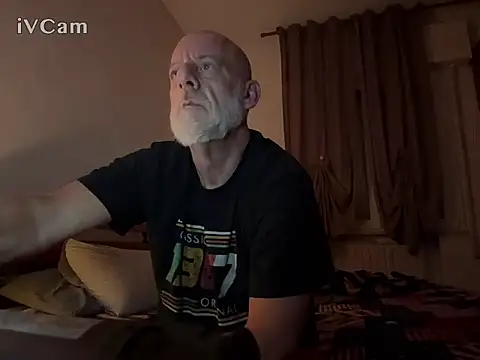 Snapshot of Pigna16PSRN chatting on April 2026 01:11:01 AM Pigna16PSRN online show from April 2026 01:11:01 AM