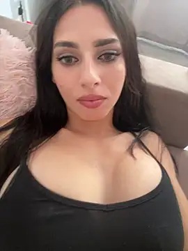 Snapshot of Laraa201 chatting on July 2026 12:00:02 PM Laraa201 online show from July 2026 12:00:02 PM
