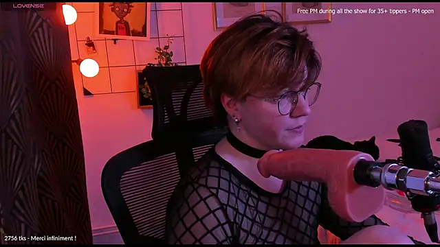 Snapshot of MossPrince chatting on November 2025 05:00:02 PM MossPrince online show from November 2025 05:00:02 PM